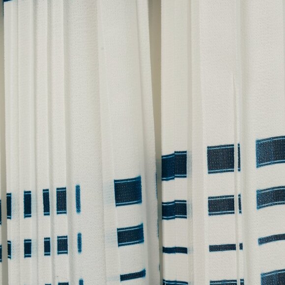 O’2nd White Pleated Blue-Striped Sleeveless Blouse - Picture 6 of 12